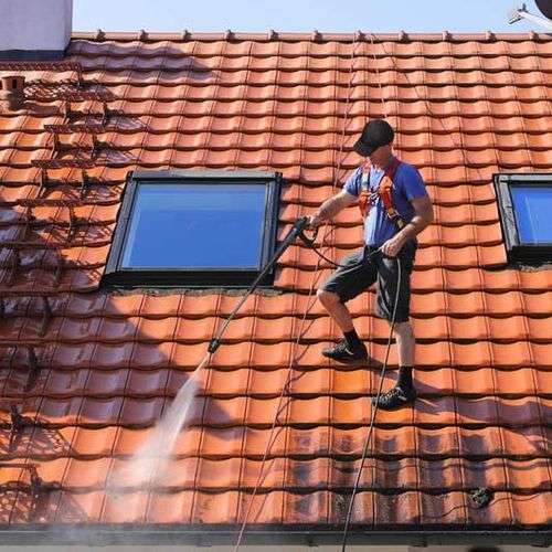 Reinigen van pannendak in Scheemda